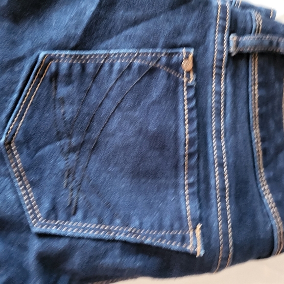 Vera Wang Women jeans Size 4  (30x25) - Picture 5 of 6